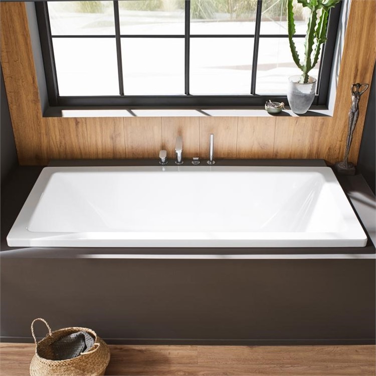 Vasca Kaldewei colore bianco alpino in acciaio smaltato in suggestiva sala da bagno